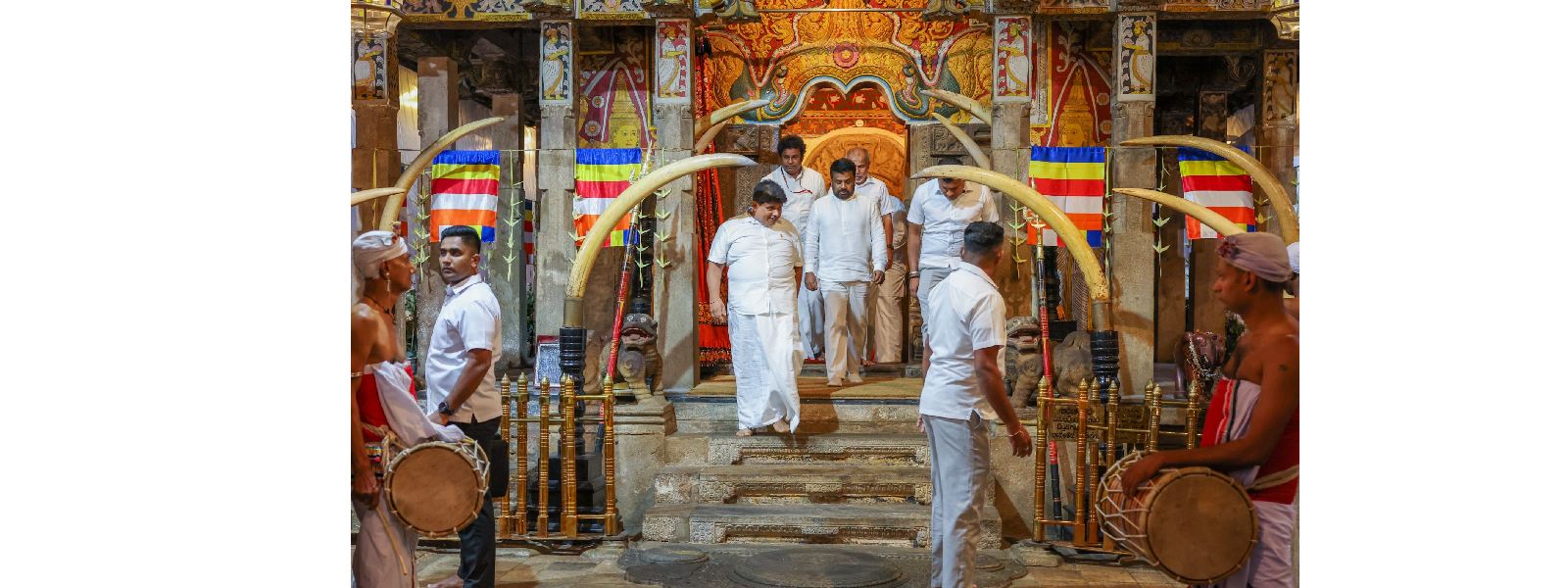 ජනපති ඓතිහාසික දළදා සමිඳුන් වැඳපුදා ගනී